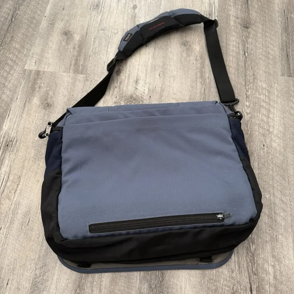 Jansport Messenger Bag Adjustable Crossbody Strap Travel Zippers Laptop Sleeve